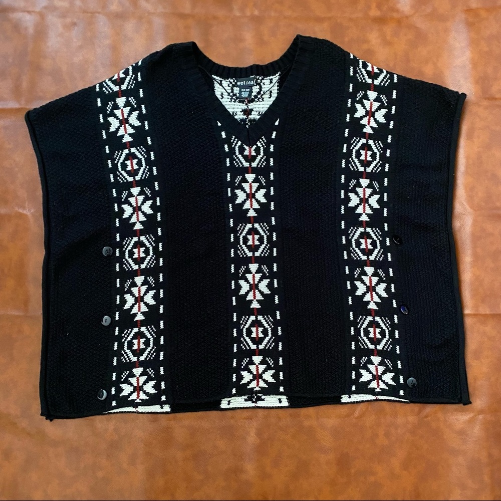Wet Seal | Sweater Poncho | V-Neck | Button Detail | One Size